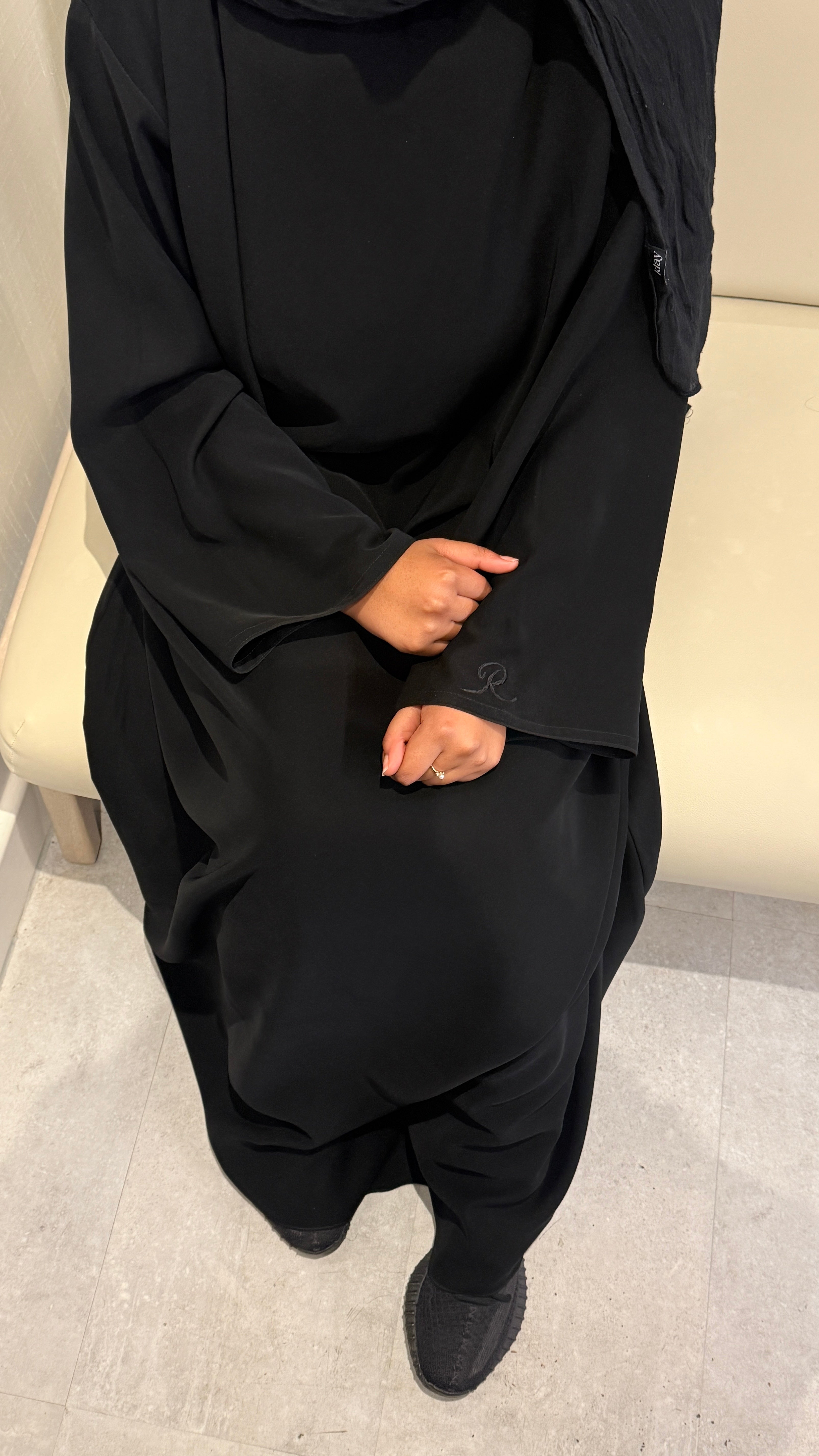 Black essentials abaya